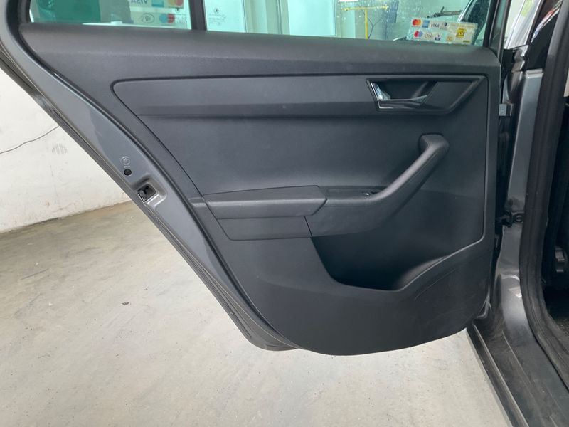 Skoda Fabia 1.0 TSI Ambition SC 2022 – снимка 33