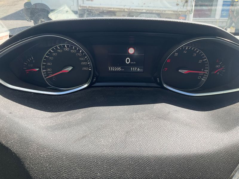 Peugeot 308 1.2 e-THP Allure 2018 – снимка 18