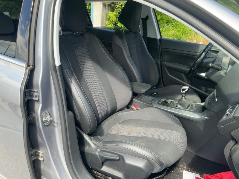 Peugeot 308 1.2 e-THP Allure 2018 – снимка 16