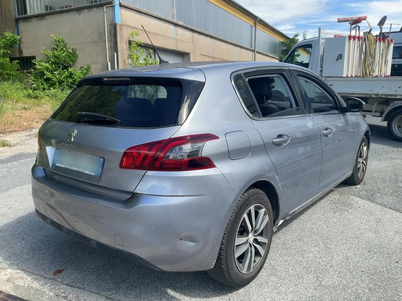 Peugeot 308 1.2 e-THP Allure 2018 – снимка 8