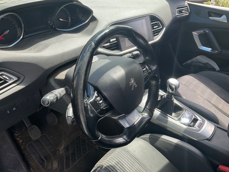 Peugeot 308 1.2 e-THP Allure 2018 – снимка 31