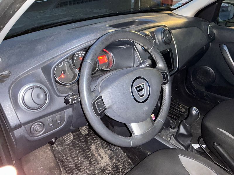 Dacia Sandero 1.5 dCi Stepway Prestige 2013 – снимка 32