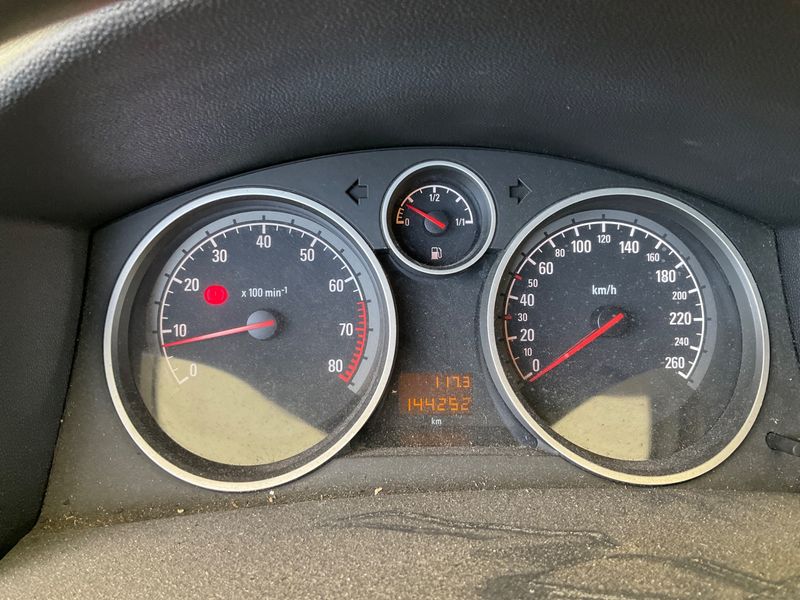 Opel Astra GTC 1.6 Enjoy 2005 – снимка 4
