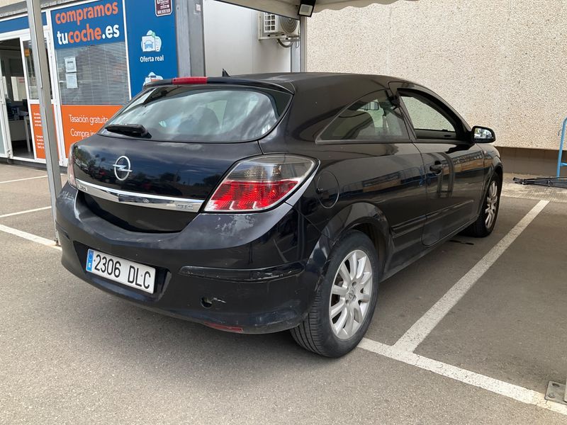 Opel Astra GTC 1.6 Enjoy 2005 – снимка 2