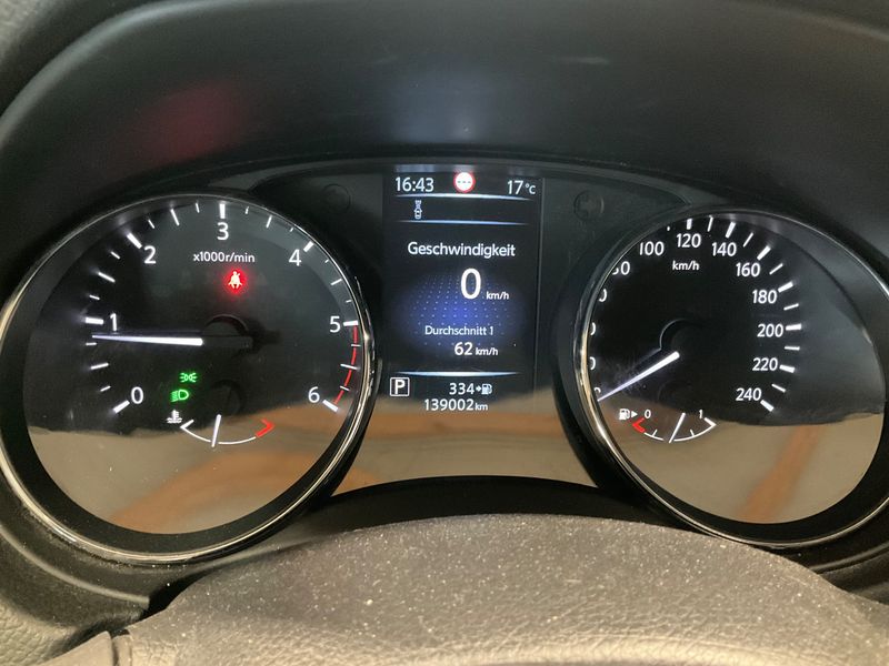 Nissan Qashqai 1.6 dCi N-Connecta 2016 – снимка 19