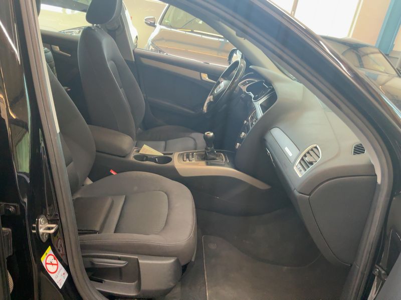 Audi A4 2.0 TDI quattro Attraction 2012 – снимка 11