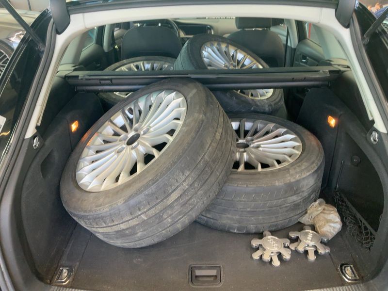 Audi A4 2.0 TDI quattro Attraction 2012 – снимка 10