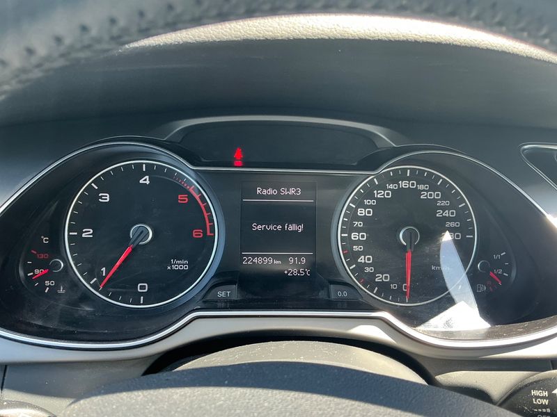 Audi A4 2.0 TDI quattro Attraction 2012 – снимка 13