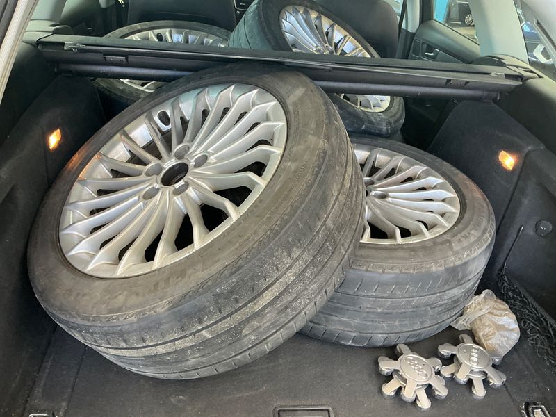 Audi A4 2.0 TDI quattro Attraction 2012 – снимка 21