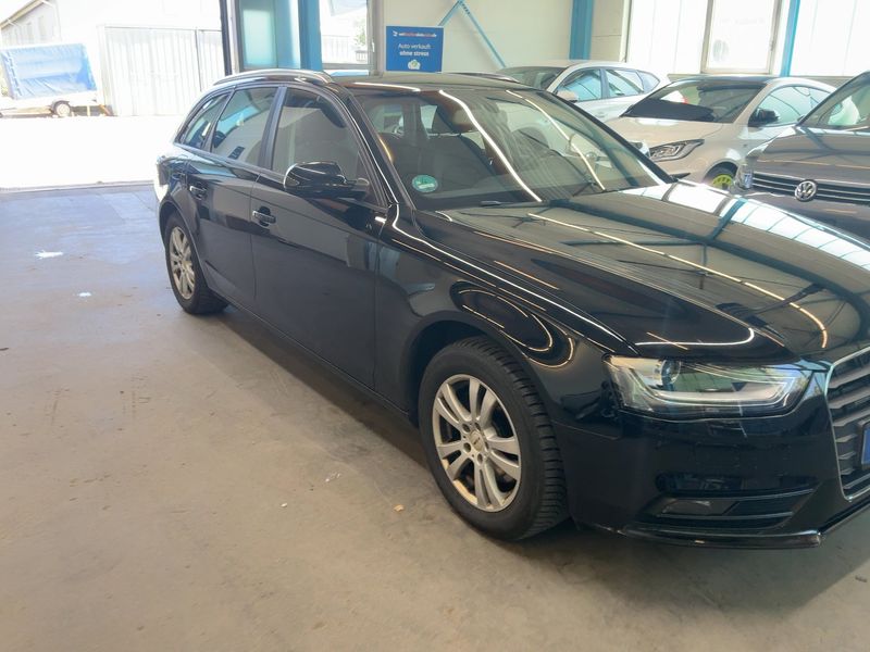 Audi A4 2.0 TDI quattro Attraction 2012 – снимка 8