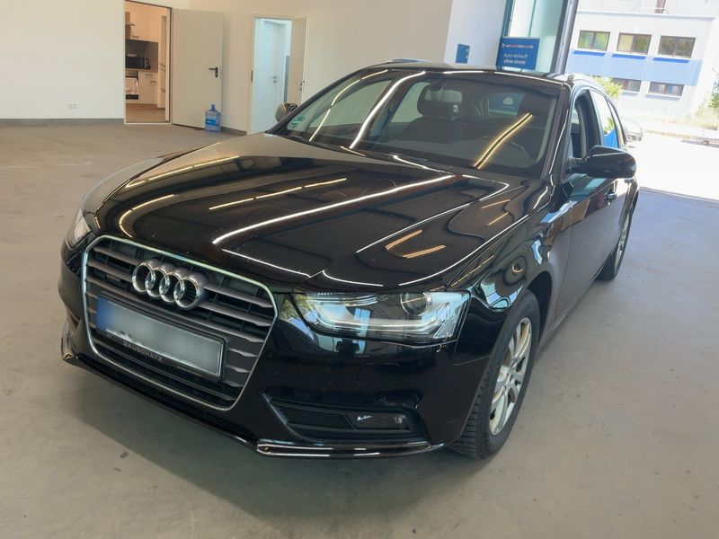 Audi A4 2.0 TDI quattro Attraction 2012