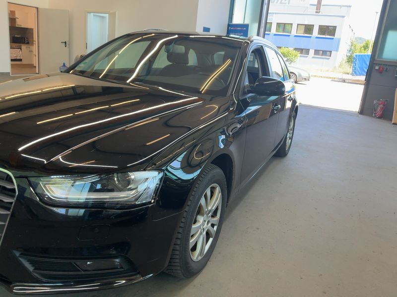 Audi A4 2.0 TDI quattro Attraction 2012 – снимка 2