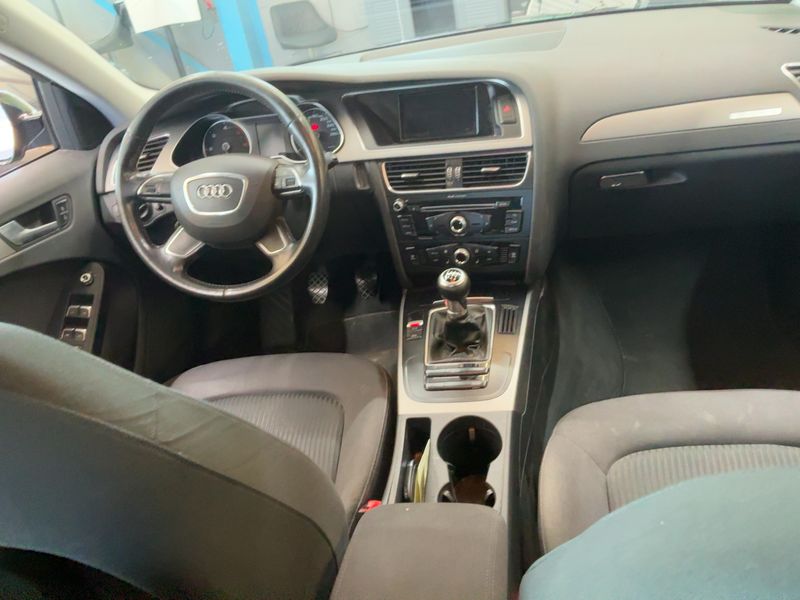 Audi A4 2.0 TDI quattro Attraction 2012 – снимка 12