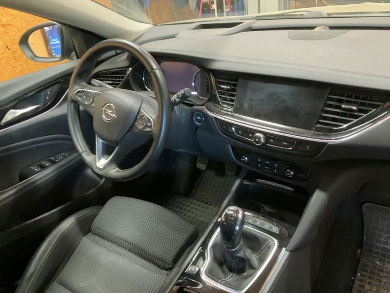Opel Insignia Sports Tourer 1.5 SIDI Turbo Business Edition 2017 – снимка 18