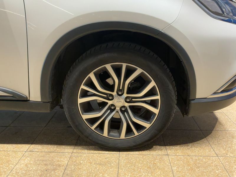 Mitsubishi Outlander 2.2 DI-D Diamant Edition 4WD 2017 – снимка 11