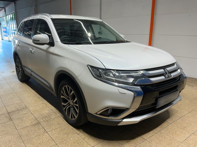 Mitsubishi Outlander 2.2 DI-D Diamant Edition 4WD 2017 – снимка 12