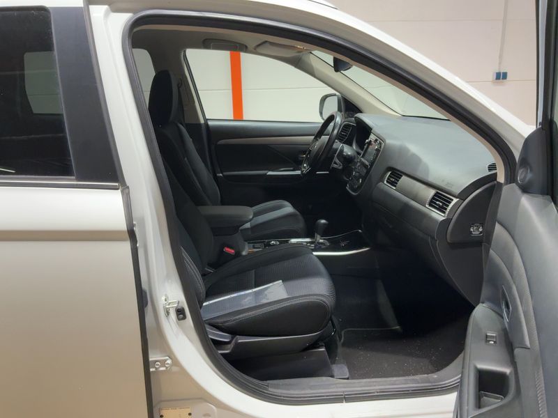 Mitsubishi Outlander 2.2 DI-D Diamant Edition 4WD 2017 – снимка 16