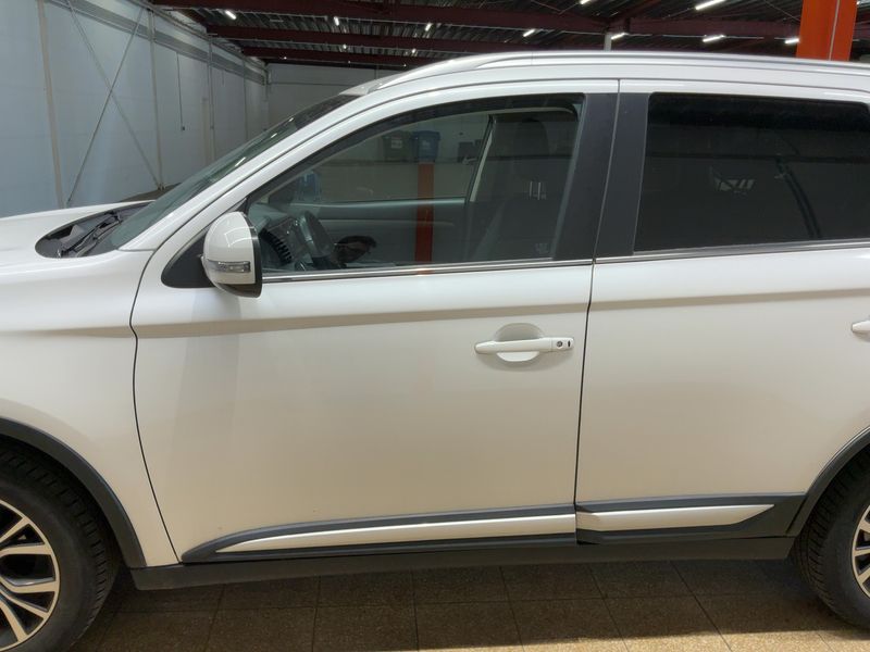 Mitsubishi Outlander 2.2 DI-D Diamant Edition 4WD 2017 – снимка 4