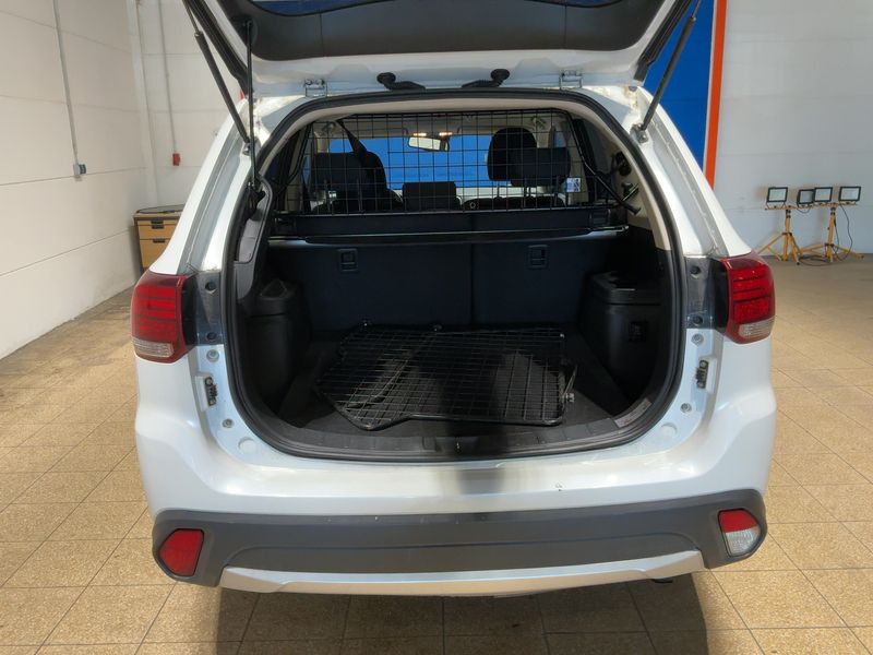 Mitsubishi Outlander 2.2 DI-D Diamant Edition 4WD 2017 – снимка 15