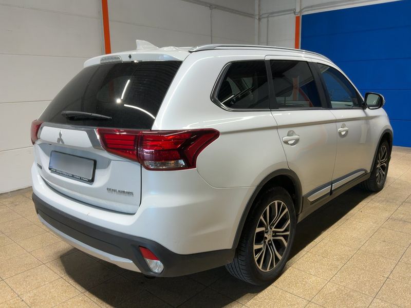 Mitsubishi Outlander 2.2 DI-D Diamant Edition 4WD 2017 – снимка 8