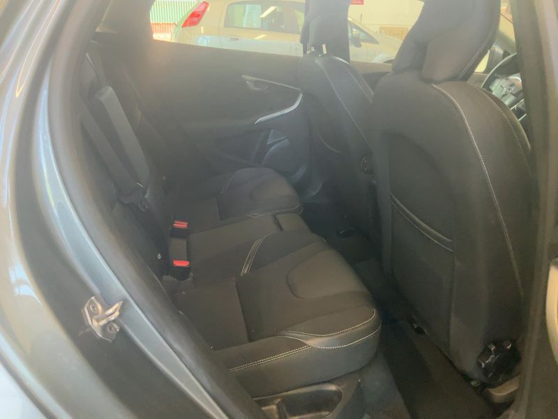 Volvo V40 2.0 D2 Plus 2019 – снимка 19