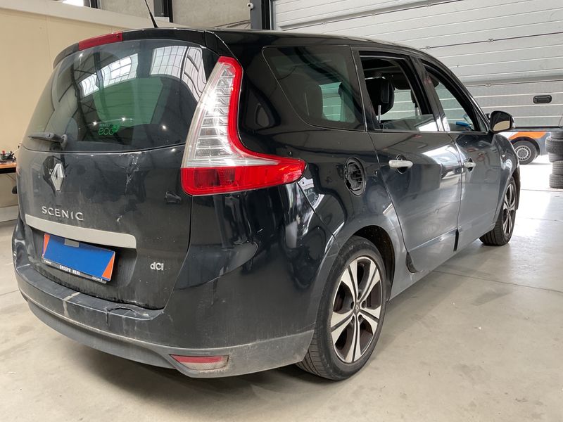 Renault Grand Scenic 1.5 dCi BOSE Edition 2011 – снимка 2
