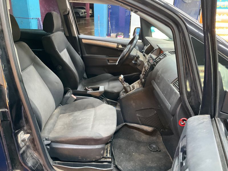 Opel Zafira 1.7 CDTI Enjoy Plus 2011 – снимка 3