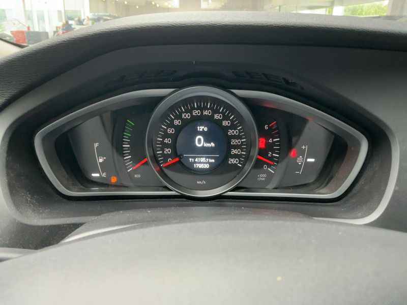 Volvo V40 1.6 D2 Kinetic 2014 – снимка 18