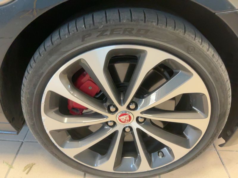 Jaguar XE 30t R-Dynamic HSE AWD 2020 – снимка 11