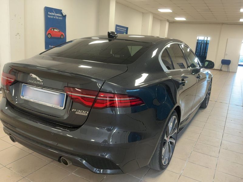 Jaguar XE 30t R-Dynamic HSE AWD 2020 – снимка 8