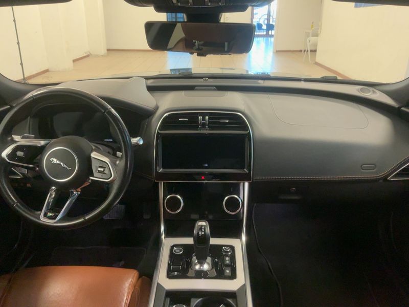Jaguar XE 30t R-Dynamic HSE AWD 2020 – снимка 17
