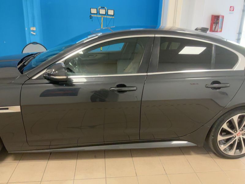 Jaguar XE 30t R-Dynamic HSE AWD 2020 – снимка 4