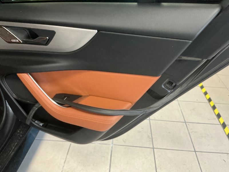 Jaguar XE 30t R-Dynamic HSE AWD 2020 – снимка 22
