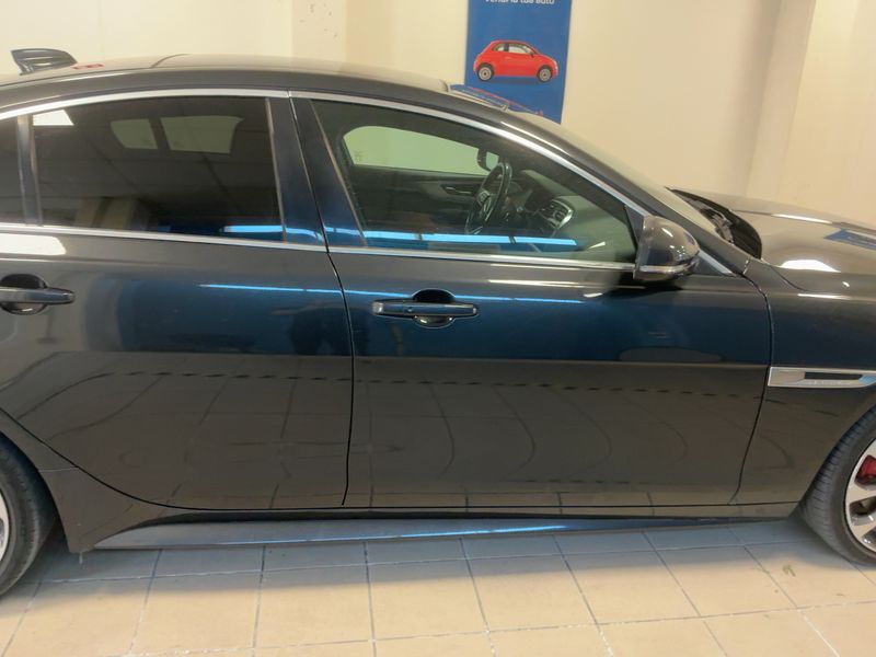 Jaguar XE 30t R-Dynamic HSE AWD 2020 – снимка 10