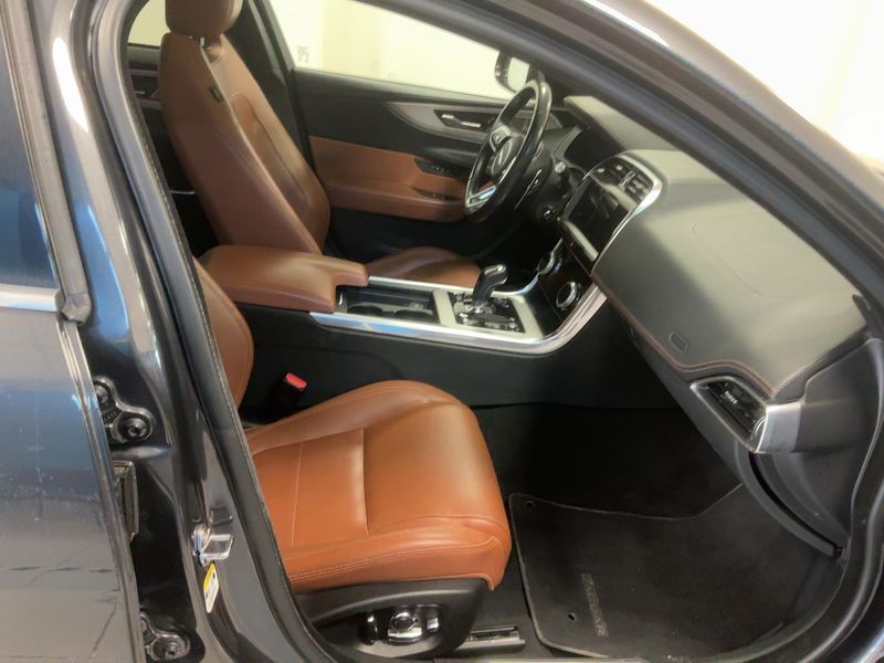 Jaguar XE 30t R-Dynamic HSE AWD 2020 – снимка 16