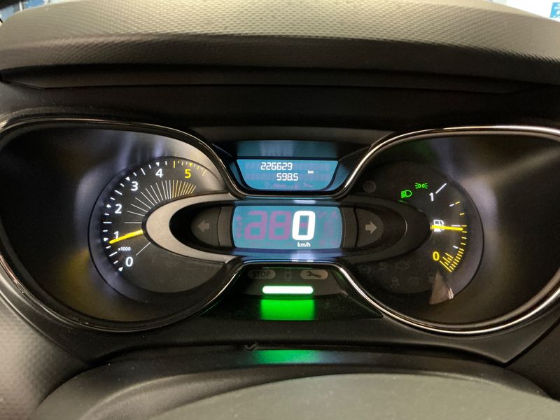 Renault Captur 1.5 dCi Energy Intens 2014 – снимка 18