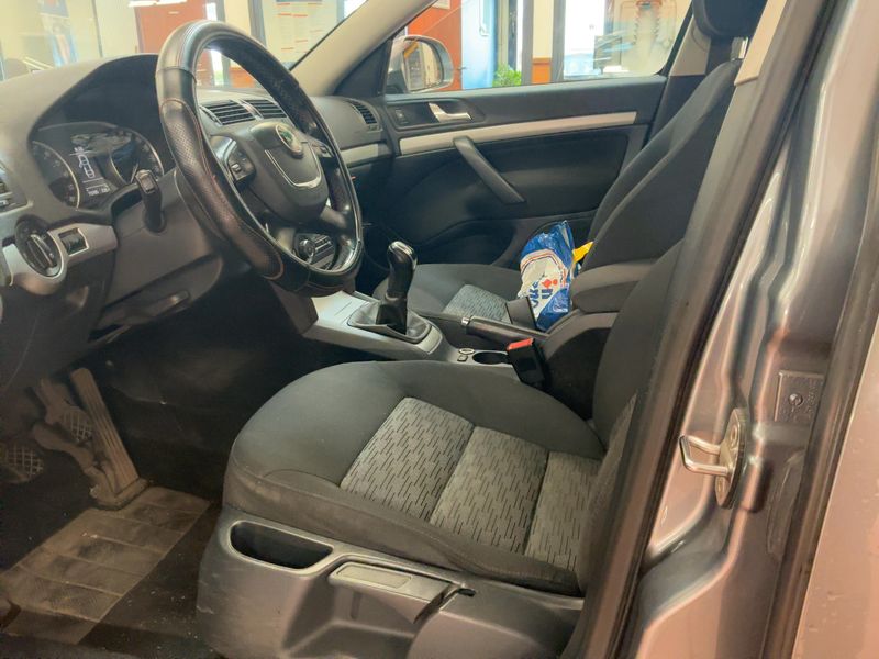 Skoda Octavia 1.6 TDI Ambition 2013 – снимка 16