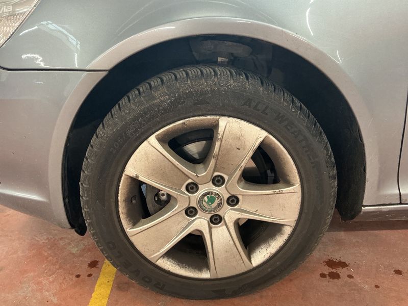 Skoda Octavia 1.6 TDI Ambition 2013 – снимка 3