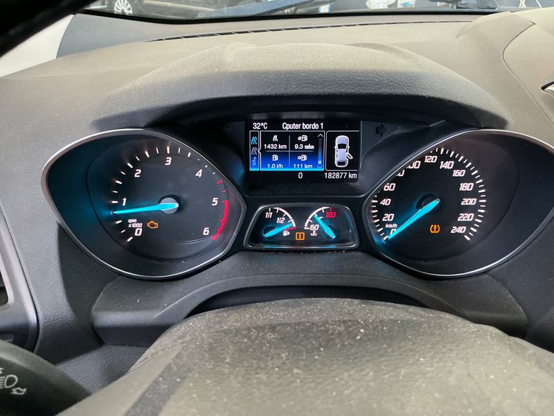 Ford Kuga 2.0 TDCi Plus 2016 – снимка 32