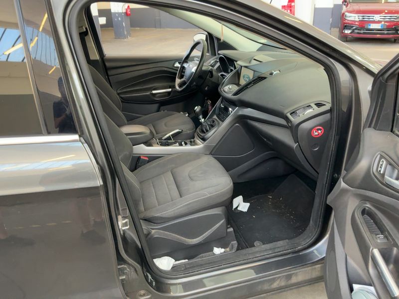 Ford Kuga 2.0 TDCi Plus 2016 – снимка 16