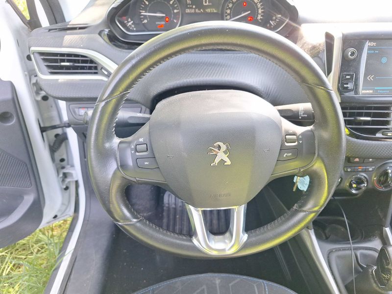 Peugeot 2008 1.2 VTi Style 2018 – снимка 39