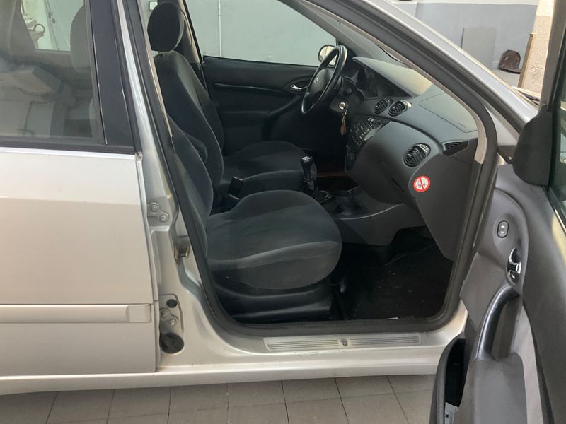 Ford Focus 1.6 Ghia 2004 – снимка 3
