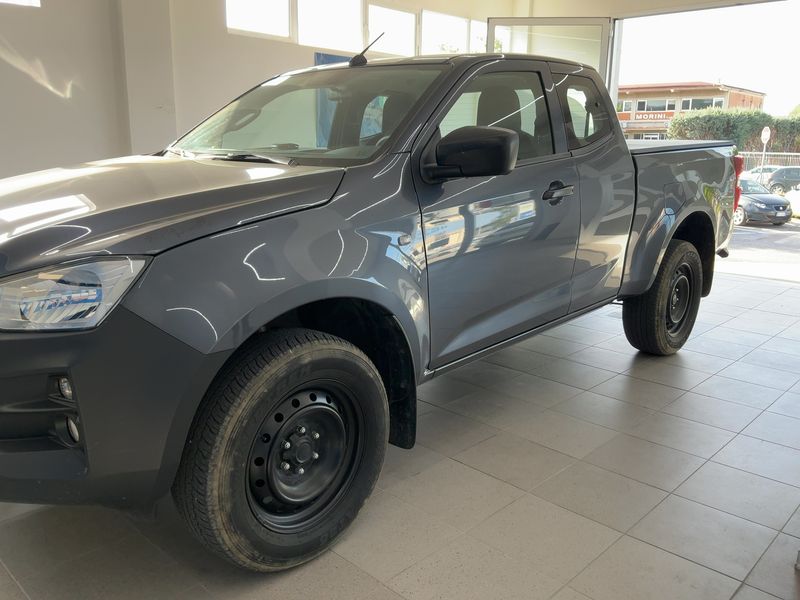 Isuzu D-MAX 1.9 Turbodiesel Space Cab 4WD L 2024 – снимка 2