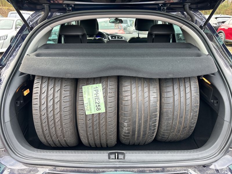 Citroen C4 1.2 e-THP Shine 2016 – снимка 9