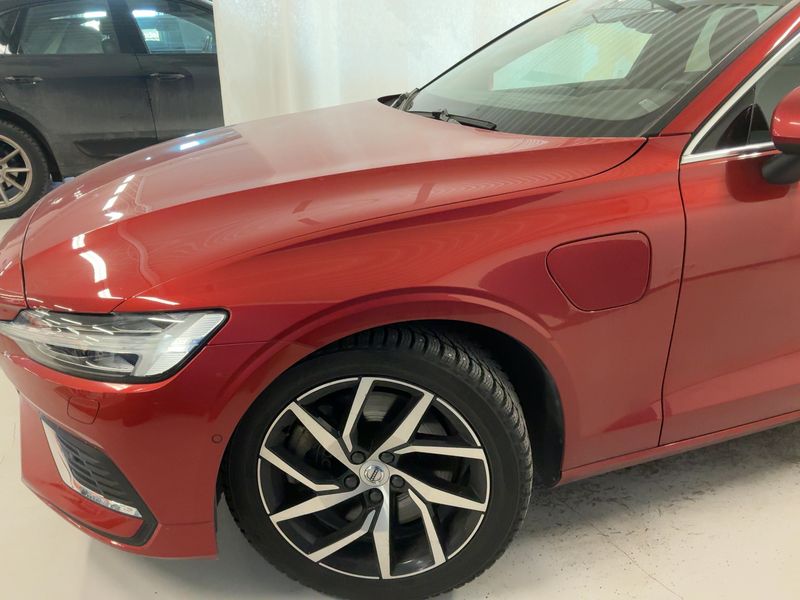 Volvo V60 2.0 T6 Recharge Plug-in Hybrid Core AWD 2022 – снимка 2