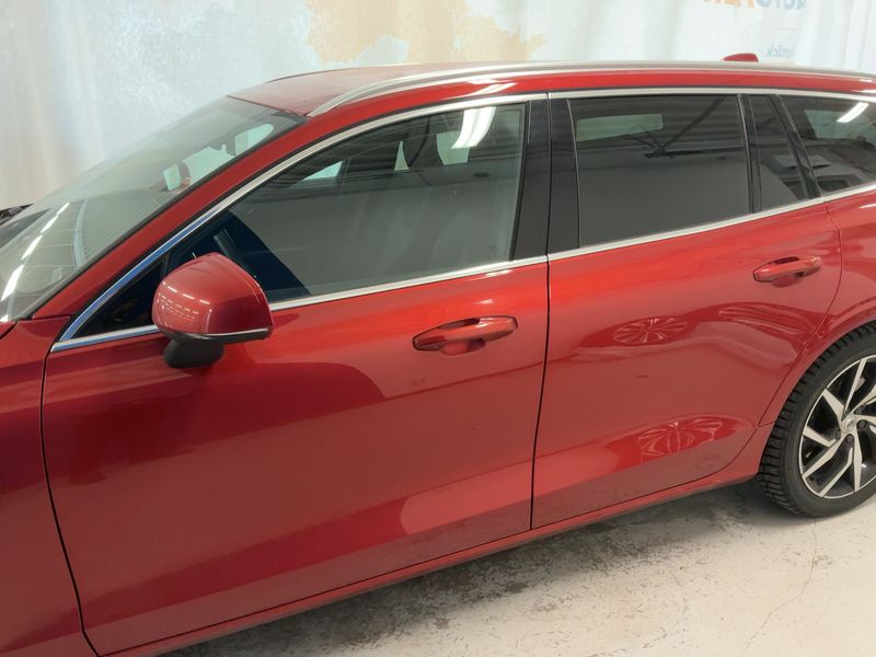 Volvo V60 2.0 T6 Recharge Plug-in Hybrid Core AWD 2022 – снимка 4