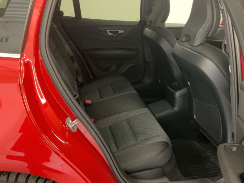 Volvo V60 2.0 T6 Recharge Plug-in Hybrid Core AWD 2022 – снимка 20