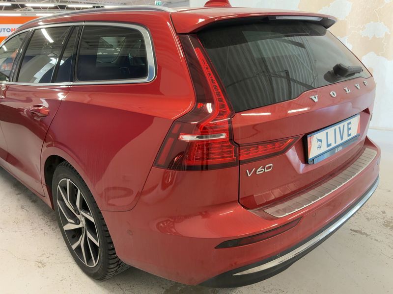Volvo V60 2.0 T6 Recharge Plug-in Hybrid Core AWD 2022 – снимка 6