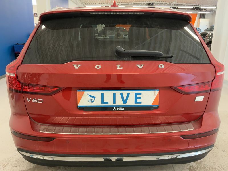Volvo V60 2.0 T6 Recharge Plug-in Hybrid Core AWD 2022 – снимка 7