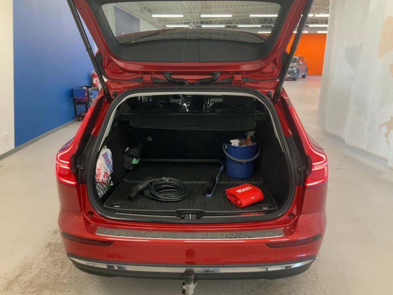Volvo V60 2.0 T6 Recharge Plug-in Hybrid Core AWD 2022 – снимка 16